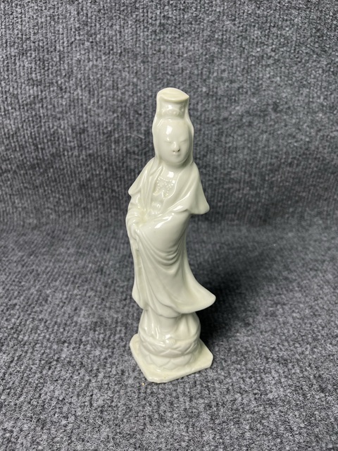 古玩陶瓷德化窯觀音塑像真品鑒賞圖