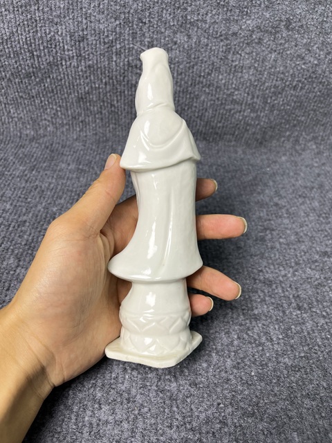 古玩陶瓷德化窯觀音塑像真品鑒賞圖