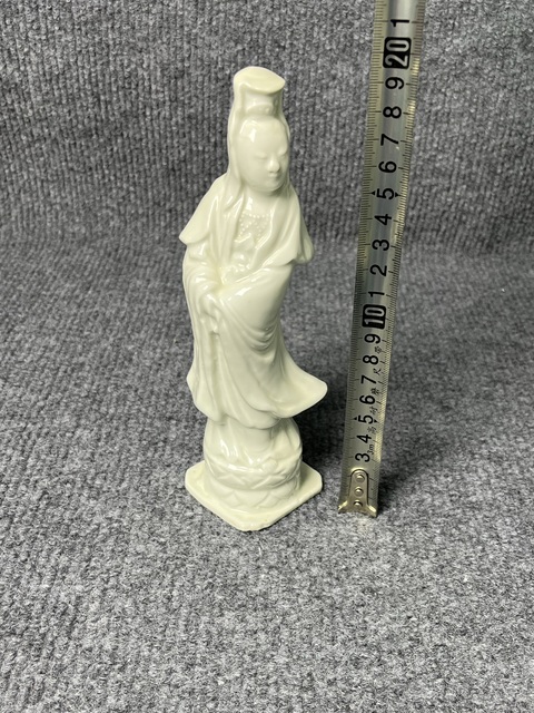 古玩陶瓷德化窯觀音塑像真品鑒賞圖