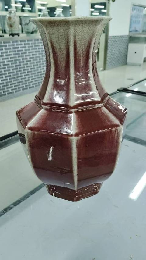 古玩陶瓷紅釉八方瓶真品鑒賞圖