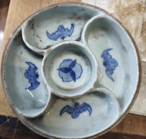 古玩陶瓷花卉紋青花調(diào)色盤真品鑒賞圖