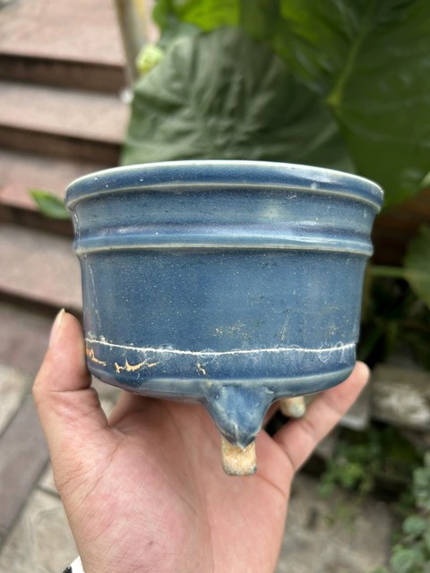 古玩陶瓷霽藍釉三足香爐殘件真品鑒賞圖
