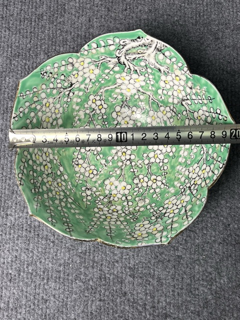 古玩陶瓷綠地冰梅紋花口大碗拍賣，當(dāng)前價(jià)格1388元