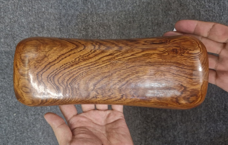 古玩雜項大葉黃花梨木雕刻枕頭真品鑒賞圖