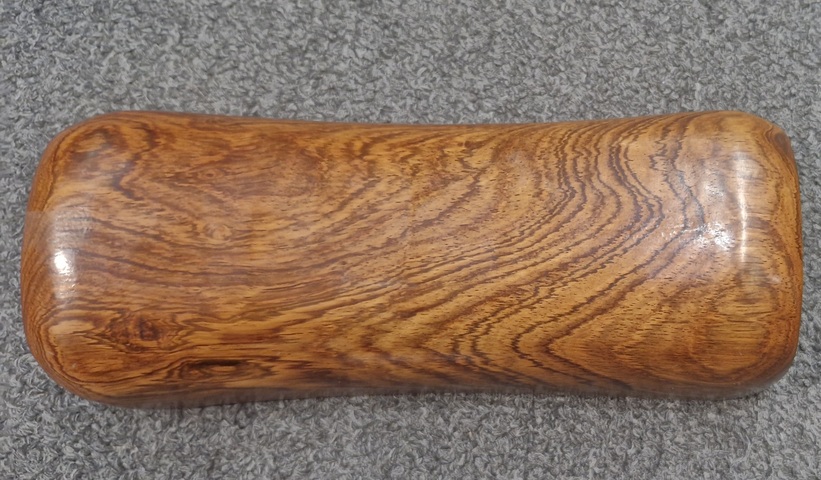 古玩雜項大葉黃花梨木雕刻枕頭真品鑒賞圖