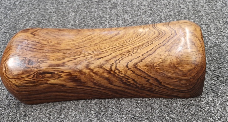 古玩雜項大葉黃花梨木雕刻枕頭真品鑒賞圖