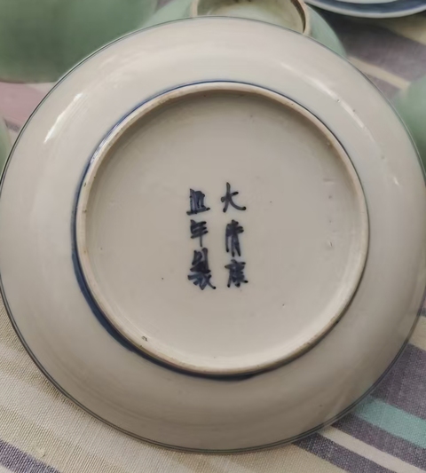 古玩陶瓷花卉紋青花盤真品鑒賞圖