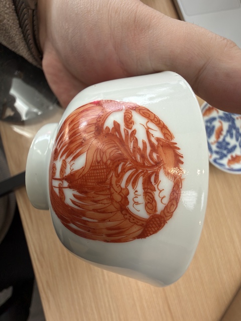 古玩陶瓷礬紅團(tuán)鳳紋茶圓真品鑒賞圖