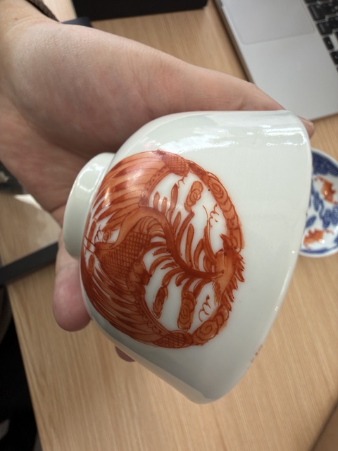 古玩陶瓷礬紅團(tuán)鳳紋茶圓真品鑒賞圖