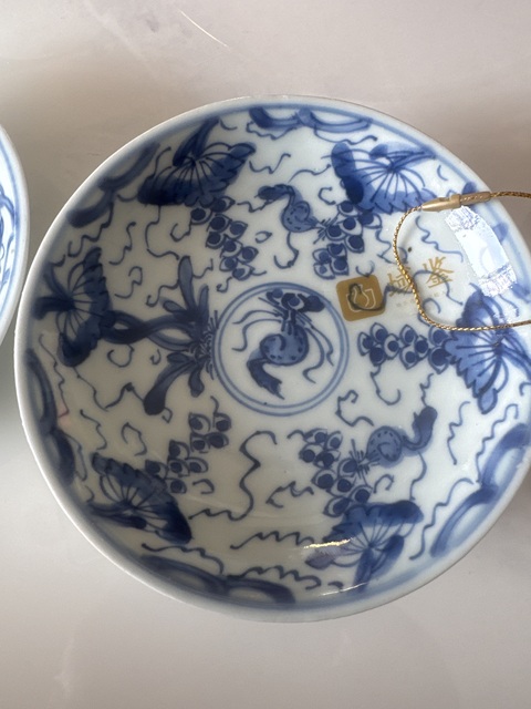 古玩陶瓷松鼠葡萄青花盤真品鑒賞圖