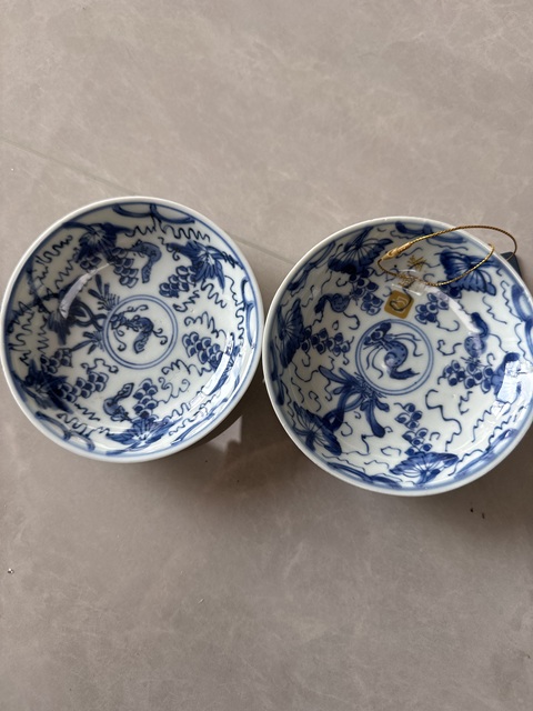 古玩陶瓷松鼠葡萄青花盤真品鑒賞圖