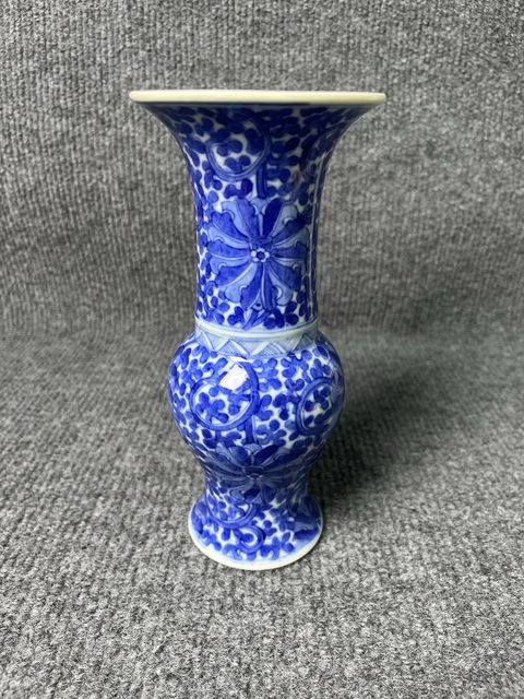 古玩陶瓷青花纏枝西番蓮紋花觚真品鑒賞圖