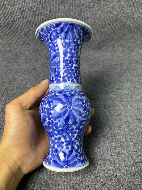 古玩陶瓷青花纏枝西番蓮紋花觚真品鑒賞圖