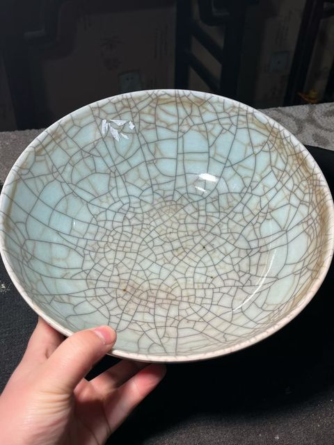 古玩陶瓷哥釉開片大碗真品鑒賞圖