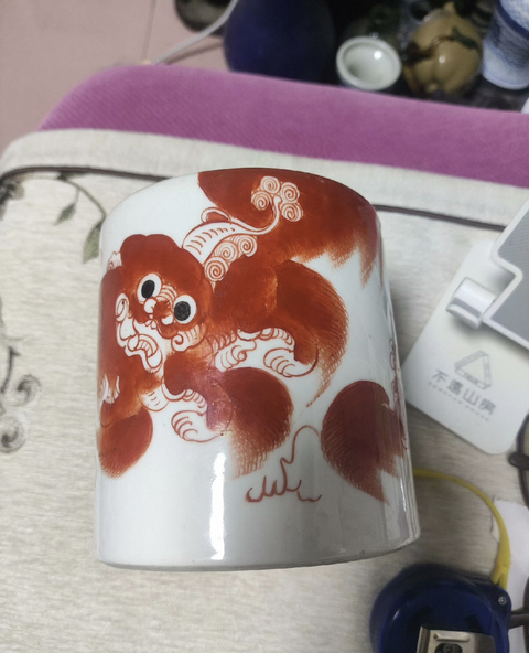 古玩陶瓷礬紅獅紋壺改筆筒真品鑒賞圖