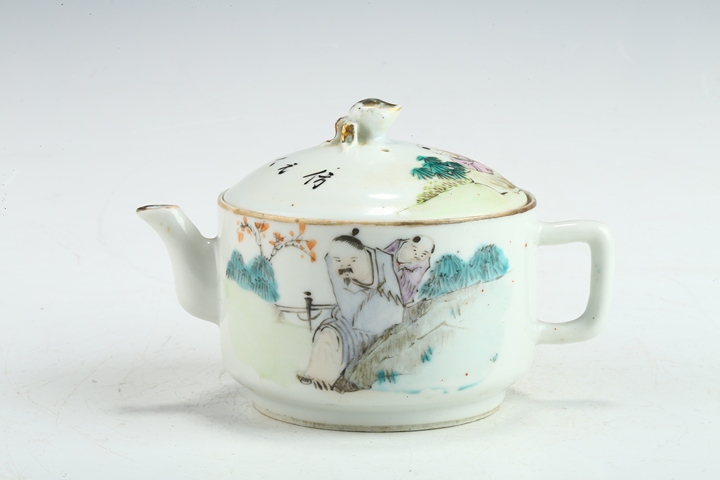 古玩陶瓷清末民初·淺絳彩人物故事紋壺真品鑒賞圖