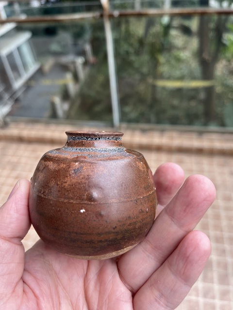 古玩陶瓷褐釉水盂真品鑒賞圖