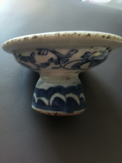 古玩陶瓷青花纏枝蓮紋高足供盤真品鑒賞圖