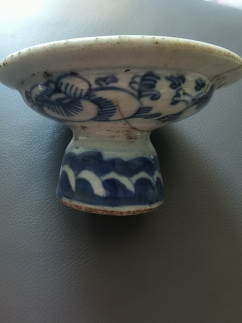 古玩陶瓷青花纏枝蓮紋高足供盤真品鑒賞圖