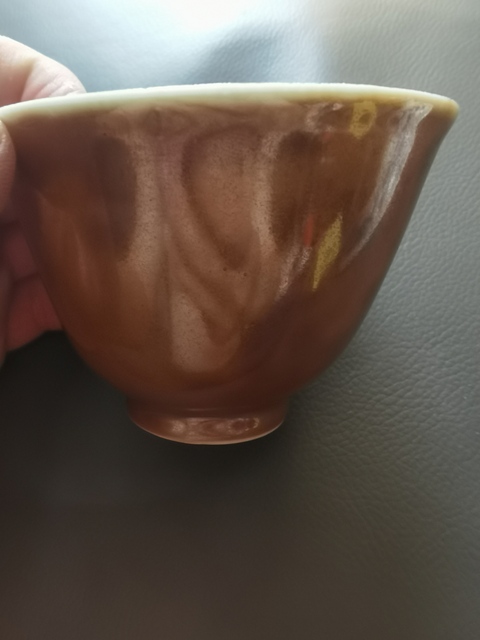 古玩陶瓷醬釉青花魚藻紋杯真品鑒賞圖