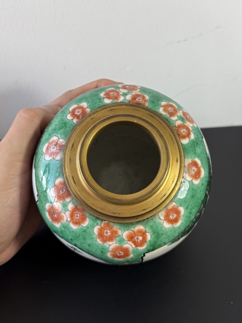 古玩陶瓷晚清·（細路）綠地開窗五彩“瓜爹連綿”人物故事圖罐拍賣，當前價格2200元