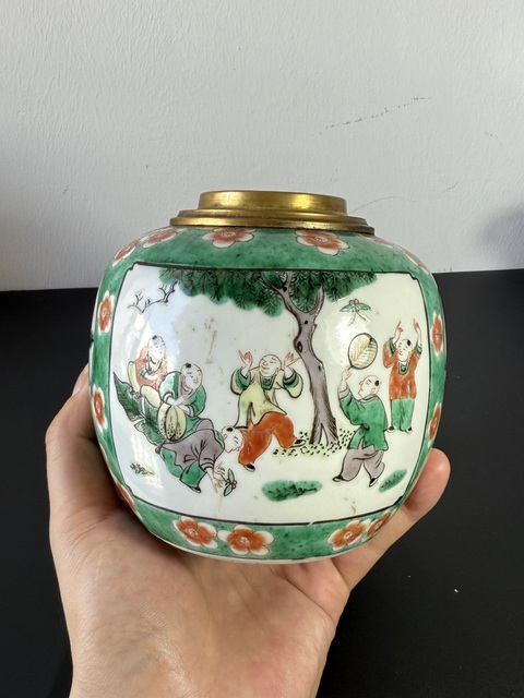 古玩陶瓷晚清·（細路）綠地開窗五彩“瓜爹連綿”人物故事圖罐拍賣，當前價格2200元