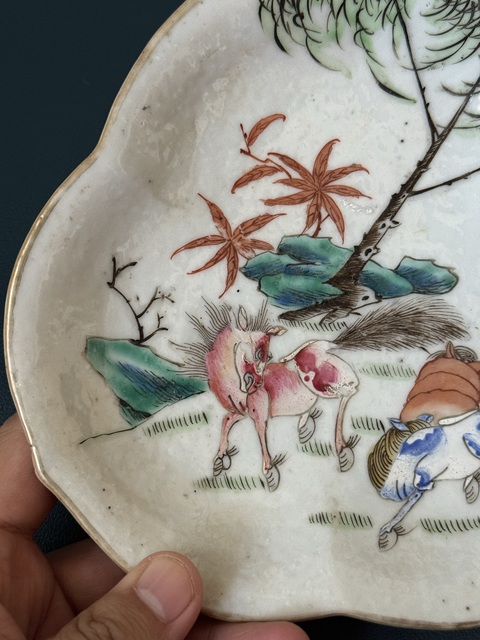 古玩陶瓷馬紋花口盤真品鑒賞圖