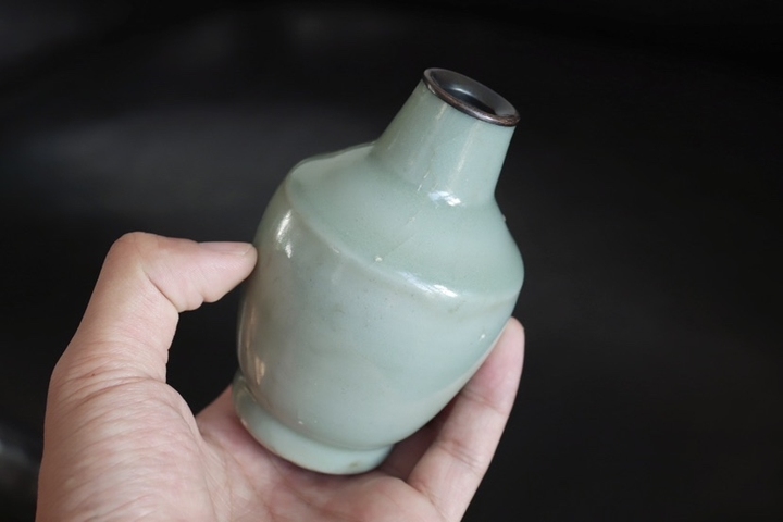 古玩陶瓷龍泉粉青釉棒槌瓶真品鑒賞圖