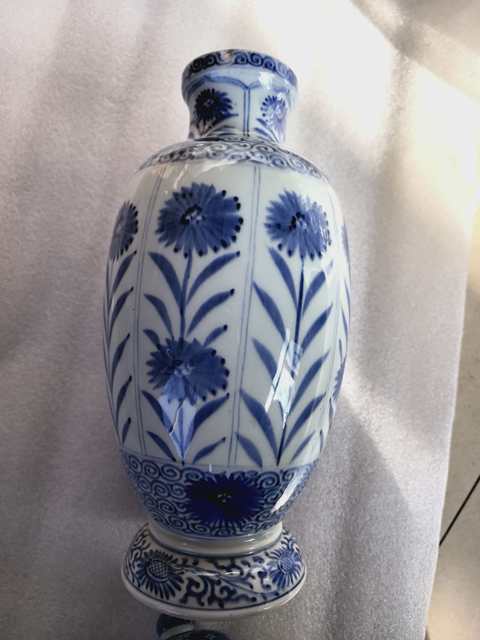 古玩陶瓷青花花卉花瓶真品鑒賞圖