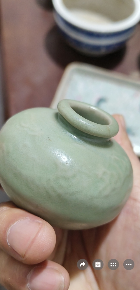 古玩陶瓷龍泉青瓷龍紋水盂真品鑒賞圖