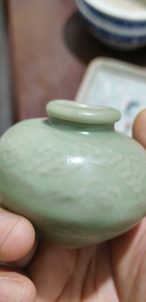 古玩陶瓷龍泉青瓷龍紋水盂真品鑒賞圖