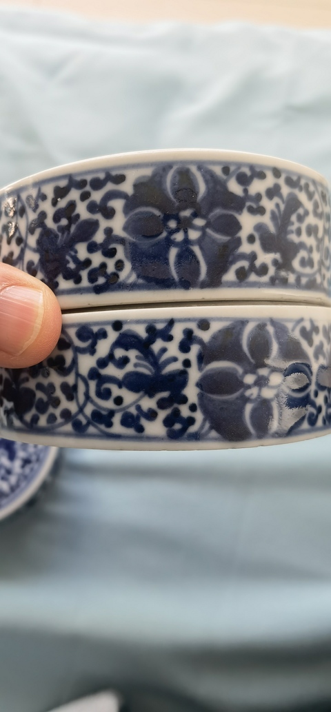 古玩陶瓷青花花卉紋節(jié)盒真品鑒賞圖