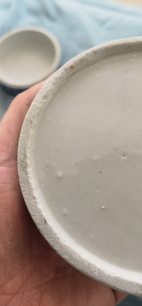 古玩陶瓷青花花卉紋節(jié)盒真品鑒賞圖