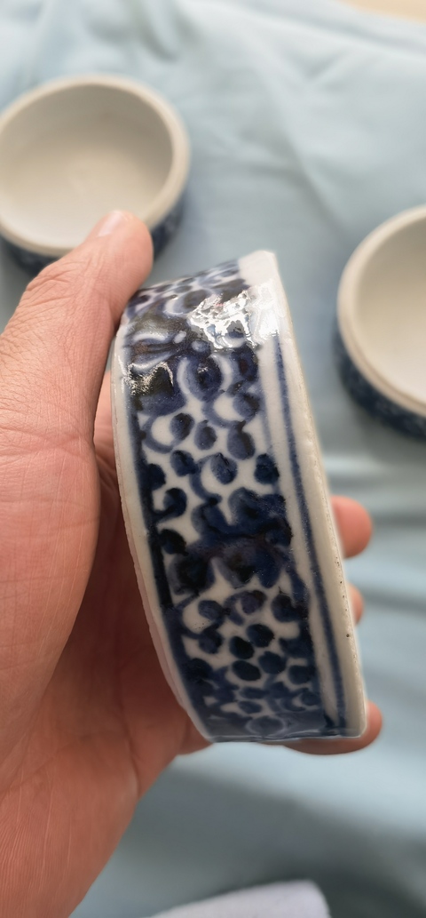 古玩陶瓷青花花卉紋節(jié)盒真品鑒賞圖