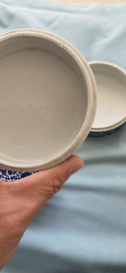 古玩陶瓷青花花卉紋節(jié)盒真品鑒賞圖