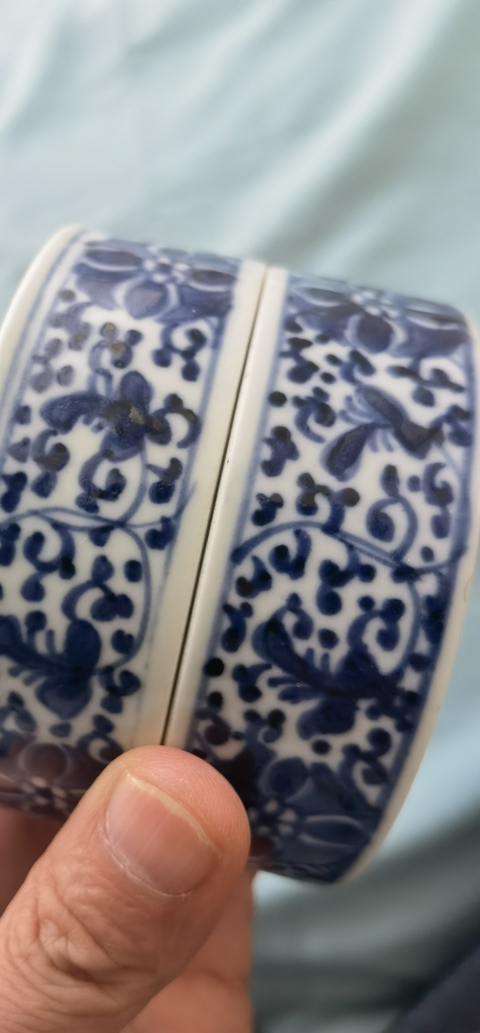 古玩陶瓷青花花卉紋節(jié)盒真品鑒賞圖