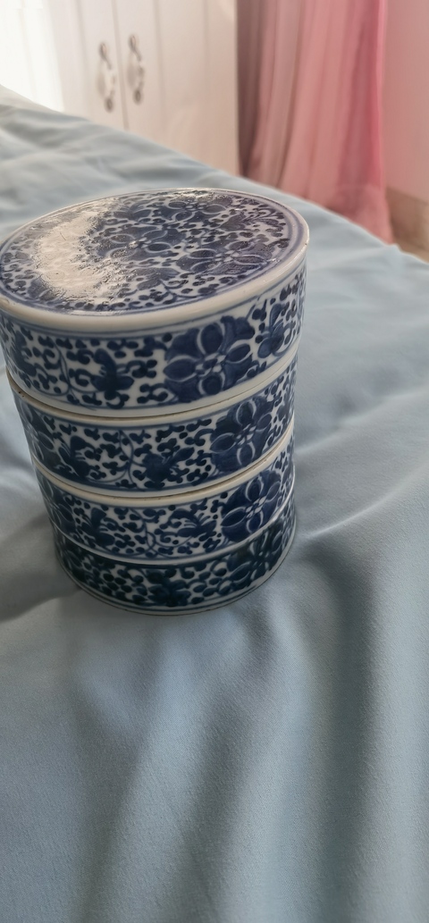 古玩陶瓷青花花卉紋節(jié)盒真品鑒賞圖