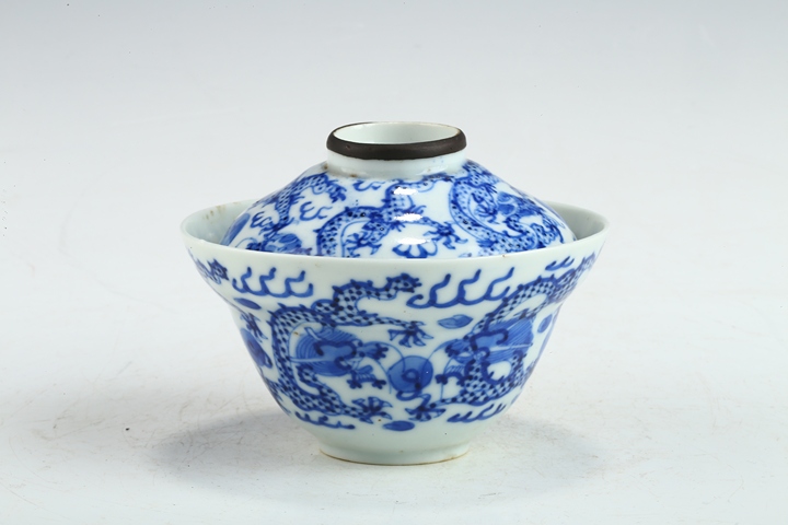 古玩陶瓷清晚·青花龍紋蓋碗真品鑒賞圖