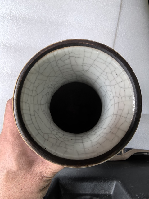 古玩陶瓷哥釉鐵骨泥貼塑人物瓶真品鑒賞圖