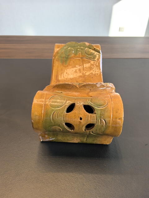 古玩陶瓷明三彩元寶枕真品鑒賞圖