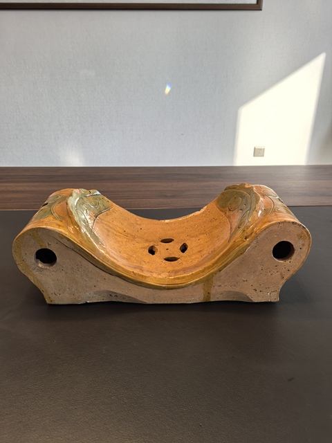 古玩陶瓷明三彩元寶枕真品鑒賞圖