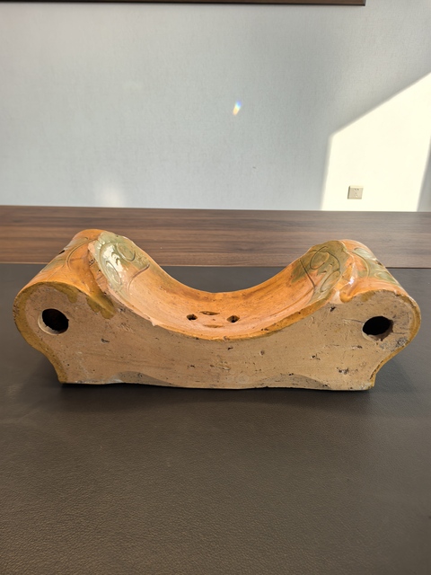 古玩陶瓷明三彩元寶枕真品鑒賞圖