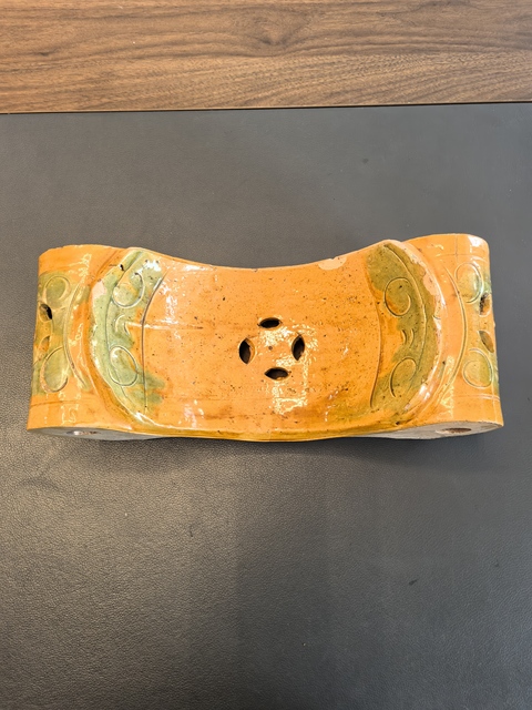 古玩陶瓷明三彩元寶枕真品鑒賞圖