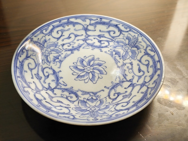 古玩陶瓷清嘉慶纏枝蓮盤真品鑒賞圖