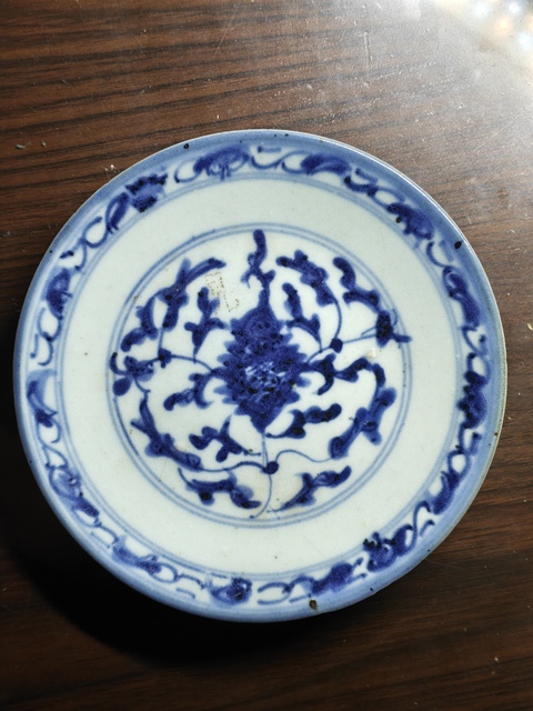 古玩陶瓷青花纏枝蓮紋盤真品鑒賞圖