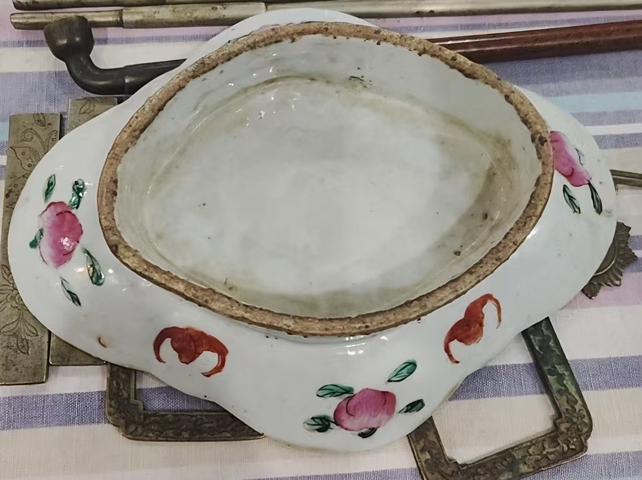 古玩陶瓷蓮池游禽滿池嬌粉彩海棠盤真品鑒賞圖