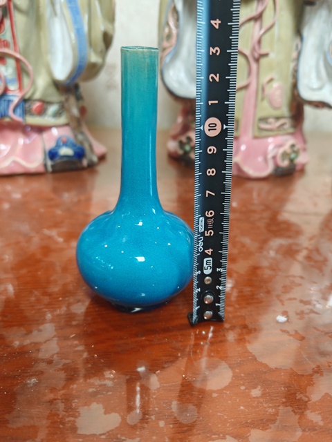 古玩陶瓷孔雀藍(lán)釉長(zhǎng)頸瓶真品鑒賞圖
