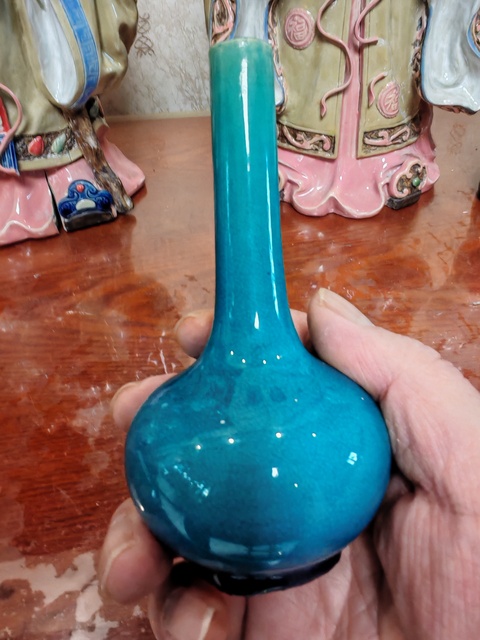 古玩陶瓷孔雀藍(lán)釉長(zhǎng)頸瓶真品鑒賞圖