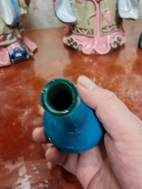 古玩陶瓷孔雀藍(lán)釉長(zhǎng)頸瓶真品鑒賞圖