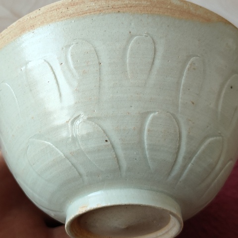 古玩陶瓷青白釉刻仰蓮紋斗笠碗真品鑒賞圖